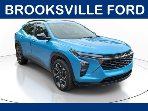 Used 2025 Chevrolet Trax RS w/ Driver Confidence Package FWD image 1