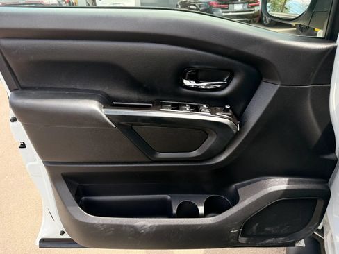 Used 2019 Nissan Titan SV w/ SV Convenience Package AWD/4WD image 13
