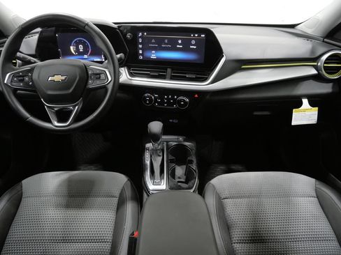 Used 2024 Chevrolet Trax LT w/ Driver Confidence Package FWD image 10