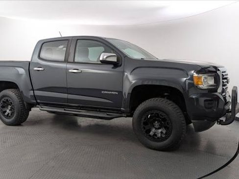 Used 2017 GMC Canyon 2WD Crew Cab w/ Convenience Package image 11
