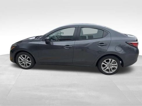 Used 2017 Toyota Yaris iA image 12