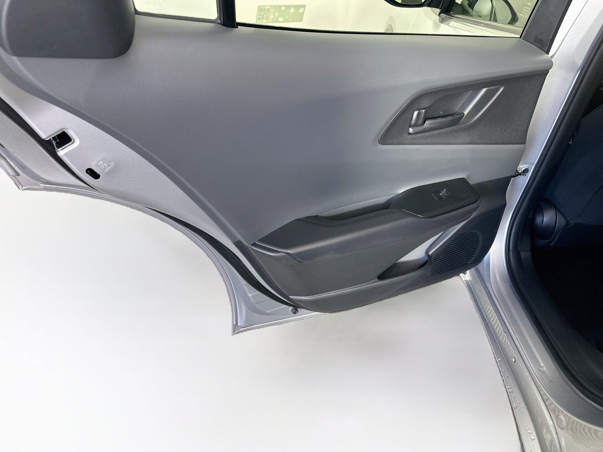 Used 2025 Toyota Prius LE FWD image 27