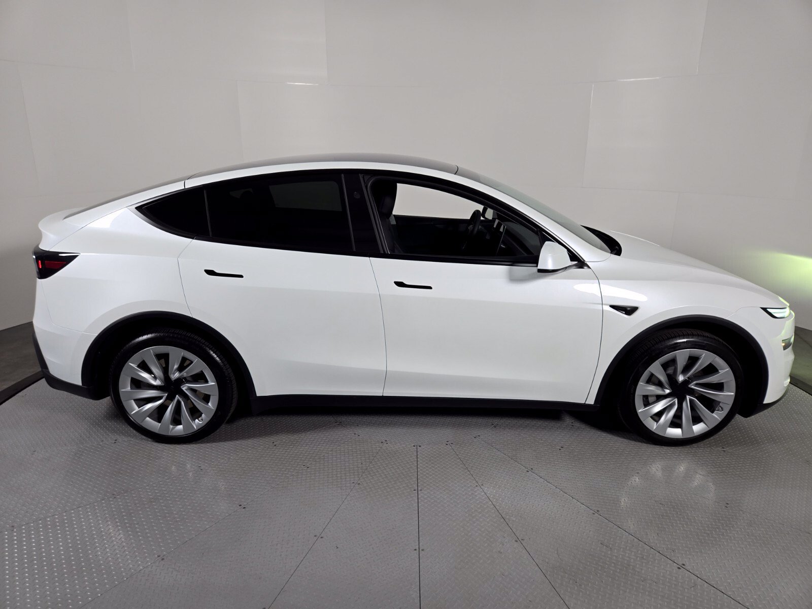 Used 2026 Tesla Model Y Long Range RWD image 6