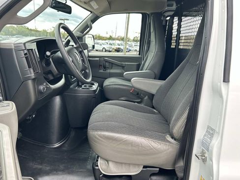 Used 2023 GMC Savana 2500 w/ Driver Convenience Package image 17