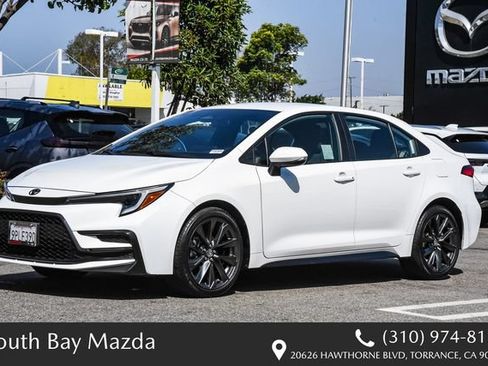 Used 2024 Toyota Corolla SE FWD image 3