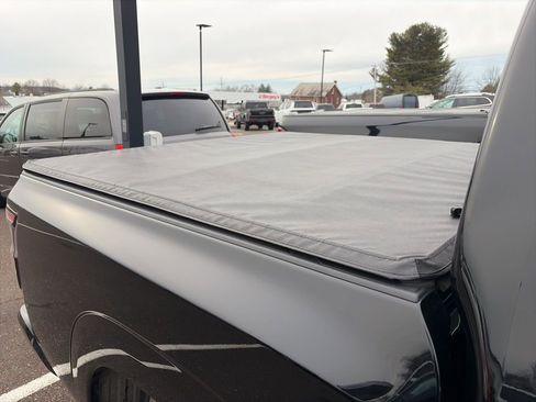 Used 2022 Nissan Frontier SV image 8