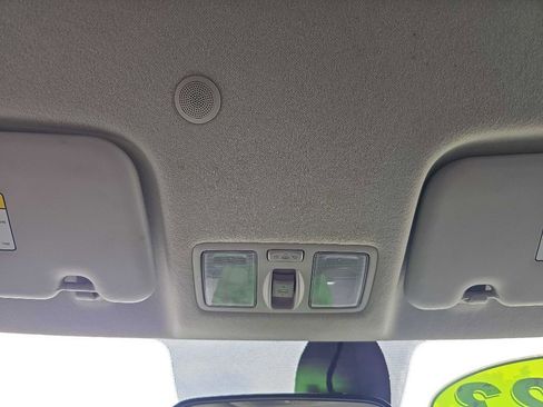Used 2023 Hyundai Venue SEL image 31