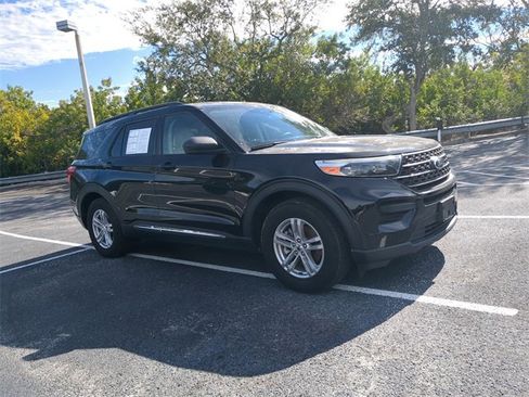 Used 2022 Ford Explorer XLT image 7