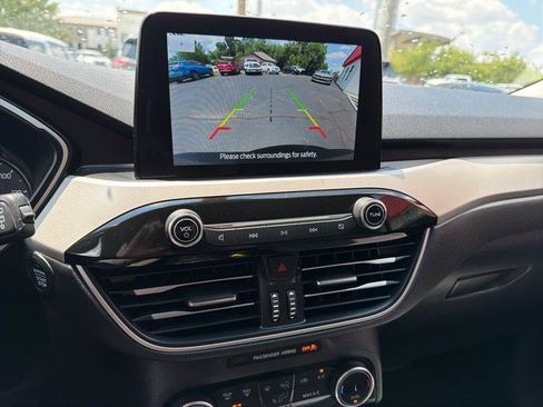 Used 2022 Ford Escape SE FWD image 18