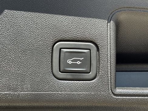 Used 2023 GMC Terrain SLE w/ Driver Convenience Package AWD/4WD image 8