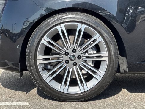 Used 2023 Land Rover Range Rover Long Wheelbase SE image 34