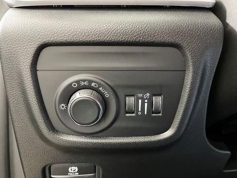 Used 2025 Jeep Grand Cherokee L Altitude image 19