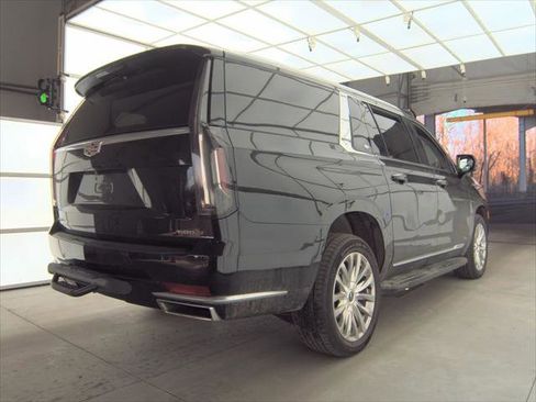 Used 2022 Cadillac Escalade ESV Luxury image 6