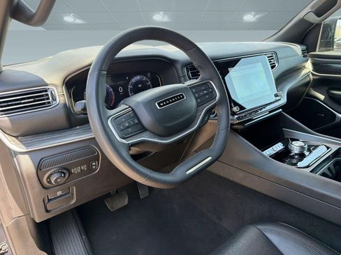 Used 2024 Jeep Wagoneer L Series II w/ Flexible Seating Group RWD image 4