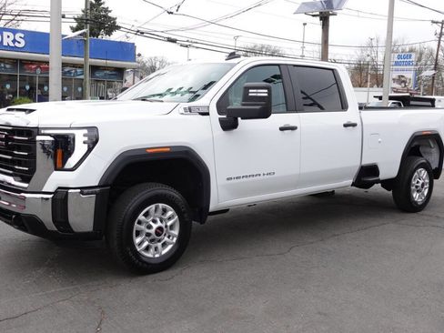 Used 2025 GMC Sierra 2500 Pro w/ Convenience Package image 1