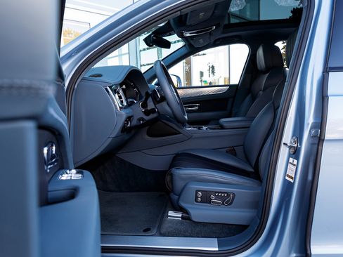Used 2023 Bentley Bentayga image 8