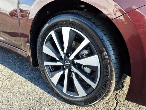 Certified 2025 Nissan Sentra SV w/ SV Premium Package FWD image 3