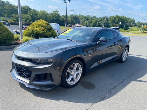 Used 2018 Chevrolet Camaro LT RWD image 3