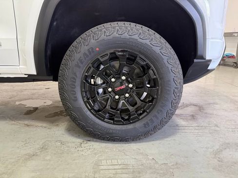 New 2026 GMC Canyon Elevation w/ Convenience Package image 28