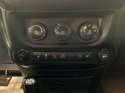 Used 2018 Jeep Wrangler Unlimited Altitude image 24
