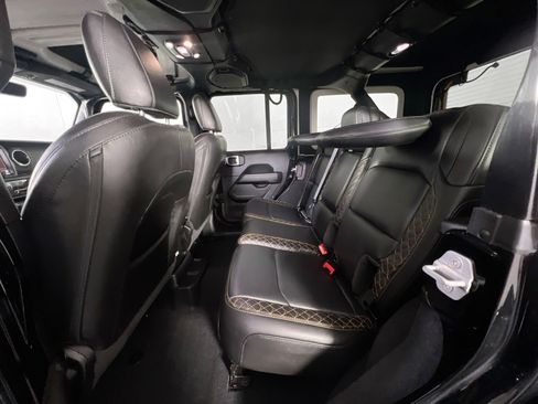 Used 2023 Jeep Wrangler Unlimited Sahara image 24