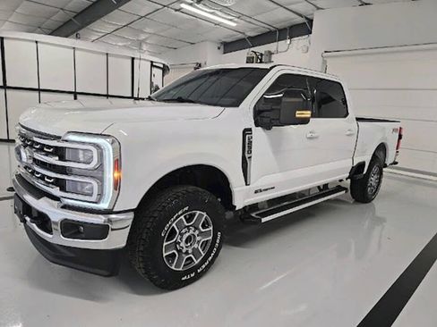 Used 2024 Ford F250 Lariat w/ FX4 Off-Road Package AWD/4WD image 3