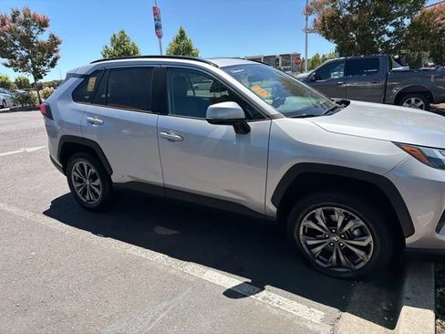 Used 2022 Toyota RAV4 XLE Premium AWD/4WD image 3