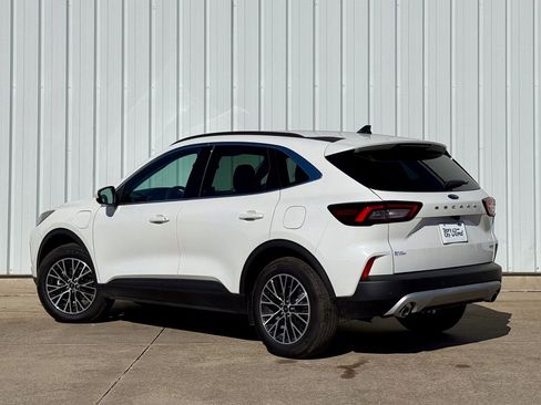 Certified 2025 Ford Escape SE image 3