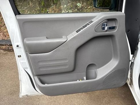 Used 2015 Nissan Frontier SV AWD/4WD image 15