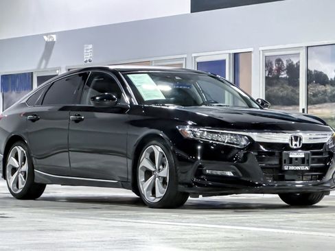 Certified 2018 Honda Accord Touring image 6