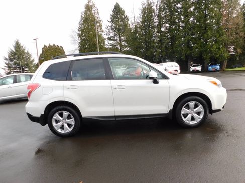 Used 2015 Subaru Forester 2.5i Premium w/ All-Weather Package AWD/4WD image 21