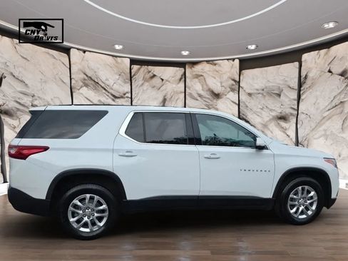 Used 2019 Chevrolet Traverse LT w/ LPO, Floor Liner Package AWD/4WD image 4