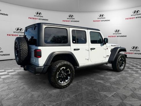 Used 2025 Jeep Wrangler Unlimited Rubicon AWD/4WD image 3