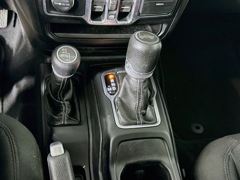 Used 2020 Jeep Wrangler Unlimited Sahara AWD/4WD image 24