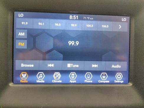 Used 2019 Jeep Compass Latitude FWD image 23