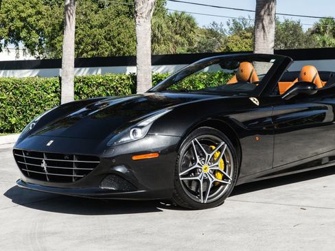 Used 2017 Ferrari California T image 3