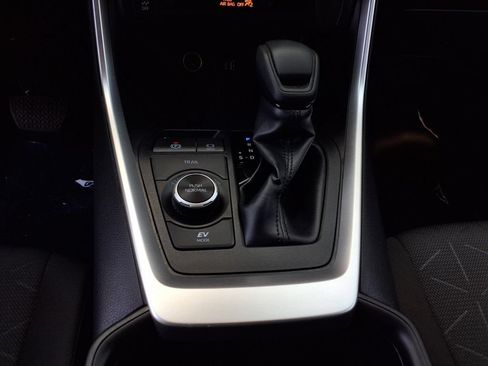 Certified 2025 Toyota RAV4 XLE AWD/4WD image 12