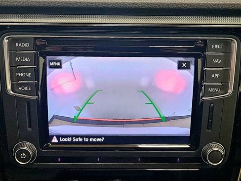 Used 2018 Volkswagen Passat 2.0T SE image 21