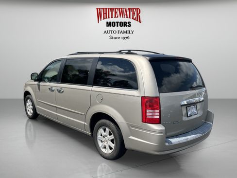 Used 2008 Chrysler Town & Country Touring FWD image 3