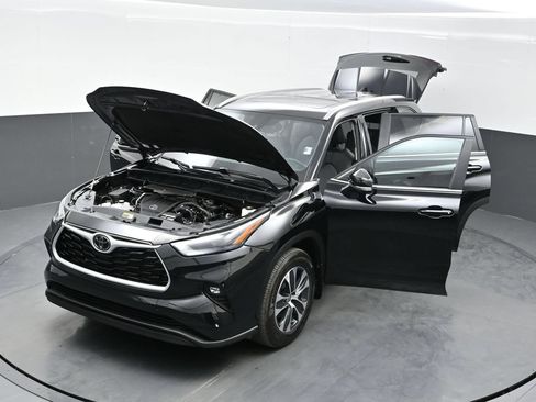 Used 2025 Toyota Highlander XLE AWD/4WD image 41