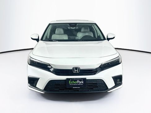 Used 2022 Honda Civic Touring image 2