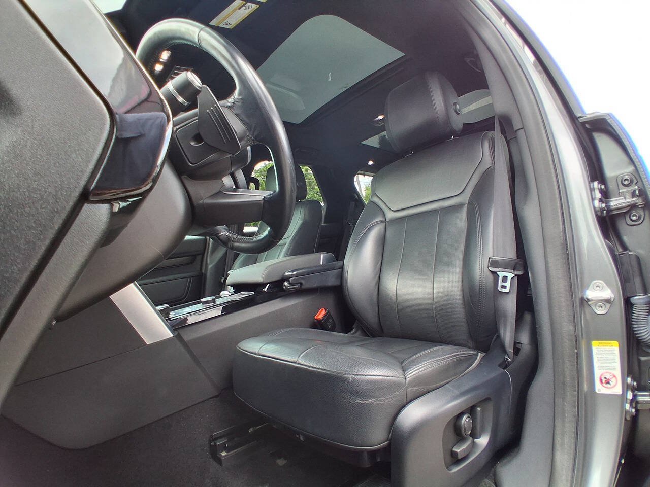 Used 2018 Land Rover Discovery HSE AWD/4WD image 11