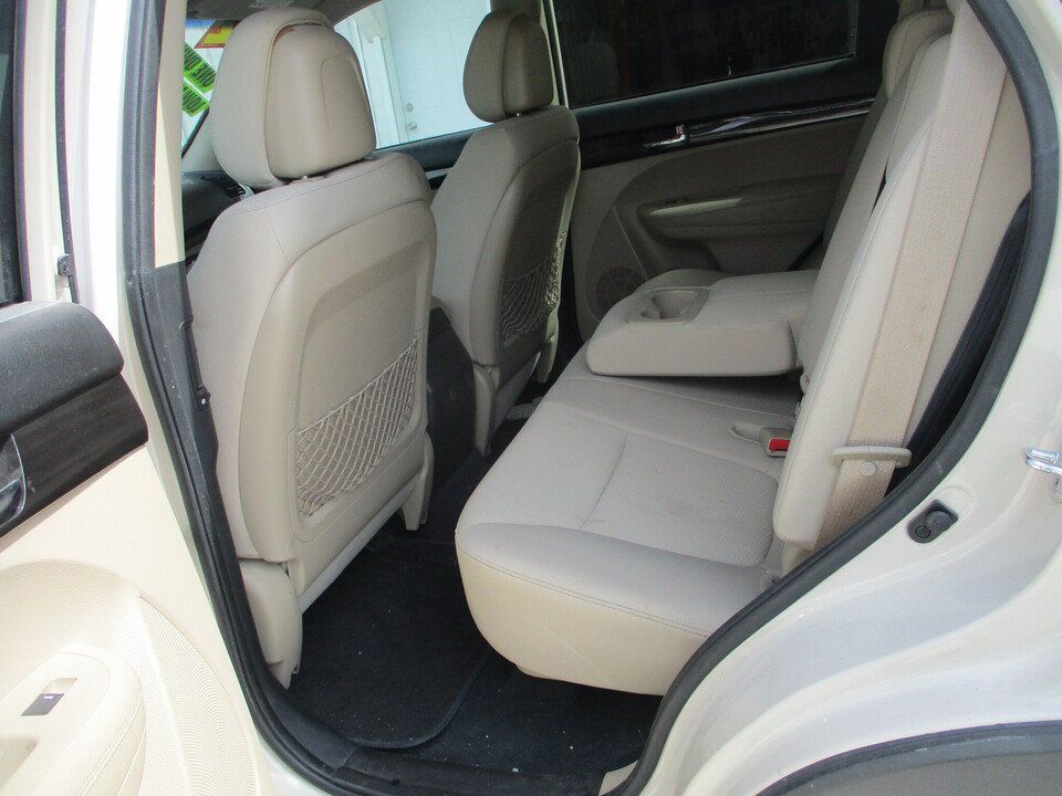 Used 2012 Kia Sorento FWD w/ Third Row Pkg image 23