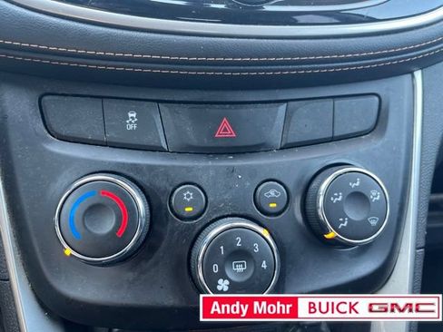 Used 2018 Chevrolet Trax LT w/ LT Convenience Package FWD image 26