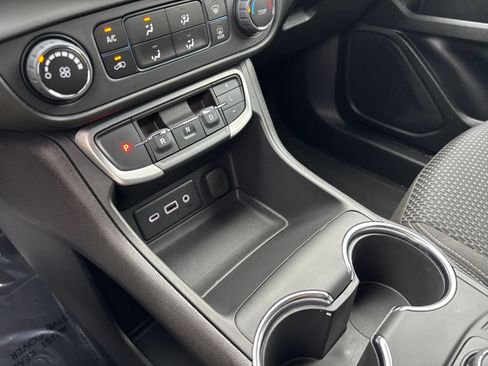 Used 2024 GMC Terrain SLE FWD image 35