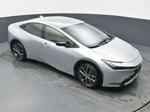 Used 2025 Toyota Prius XLE image 43