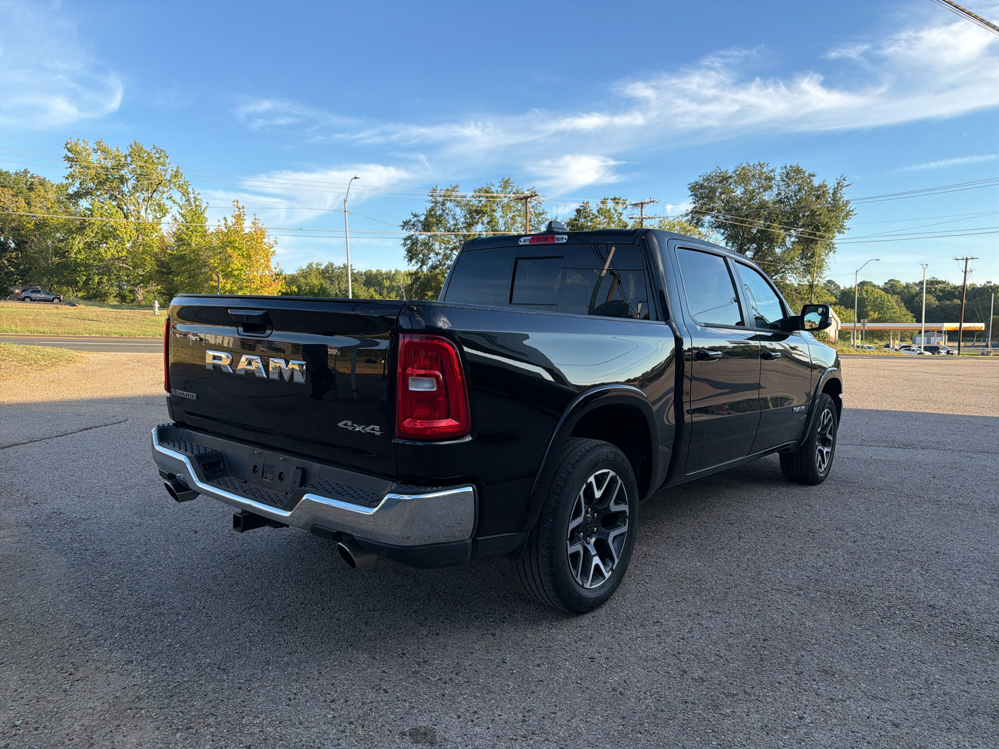 Used 2025 RAM 1500 Laramie AWD/4WD image 9