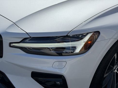 Certified 2022 Volvo S60 B5 Momentum w/ Premium Package image 7