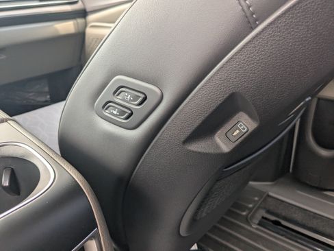 New 2026 Kia Carnival EX FWD image 11