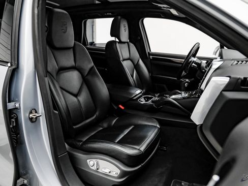Used 2017 Porsche Cayenne S image 44